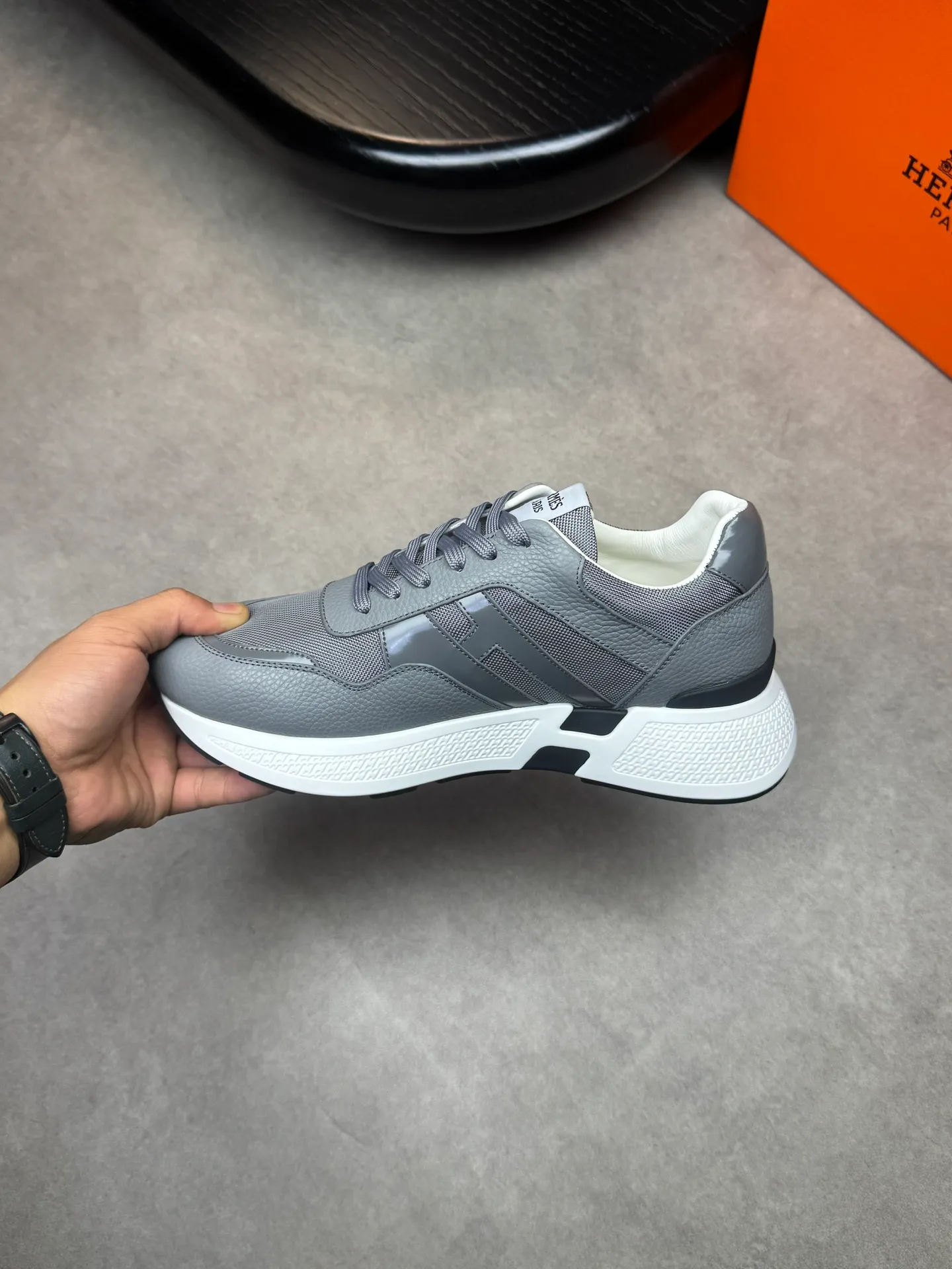 [HERMES] Hermès men's shoes 💰520💰 - high-end quality original items 🔍🔍🔍 casual sports shoes - upper: 🔝 pebbled calfskin, brand high mercerized canvas, body sewn with brand ´H´ totem, tongue brand logo cloth label - lining: water-dyed cowhide -Outsole: Ultra-light T men's shoes 💰U foam·rubber; two-color molded outsole -Ultra-high quality control·Fine workmanship: highlighted (high-end·luxury·grade) -Size: 39-44 (38, 45, can be customized)